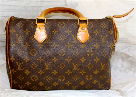 louis vuitton indossata bauletto|La borsa Speedy di Louis Vuitton, la storia dell'iconico .